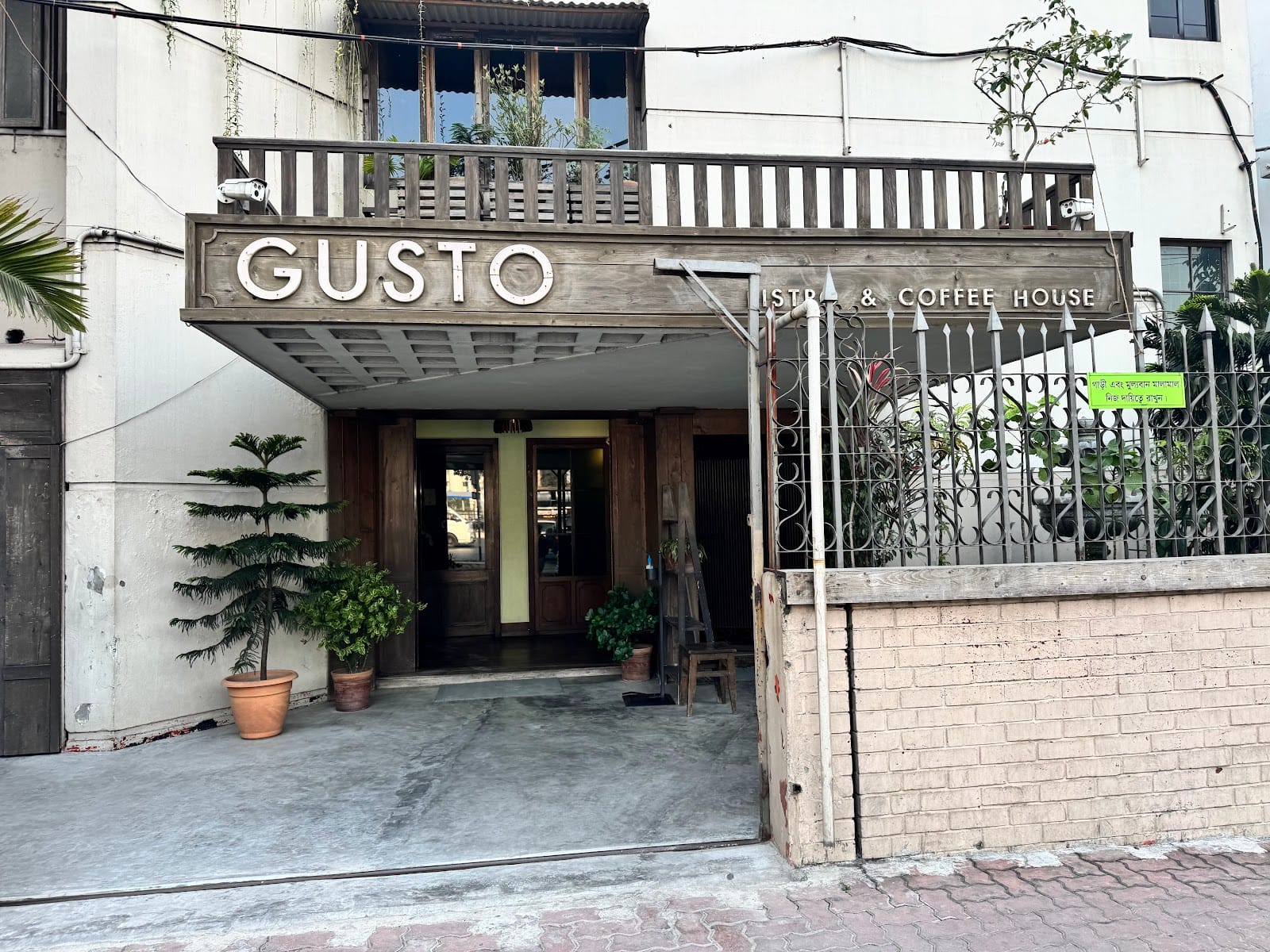 Gusto Bistro & Coffee House company