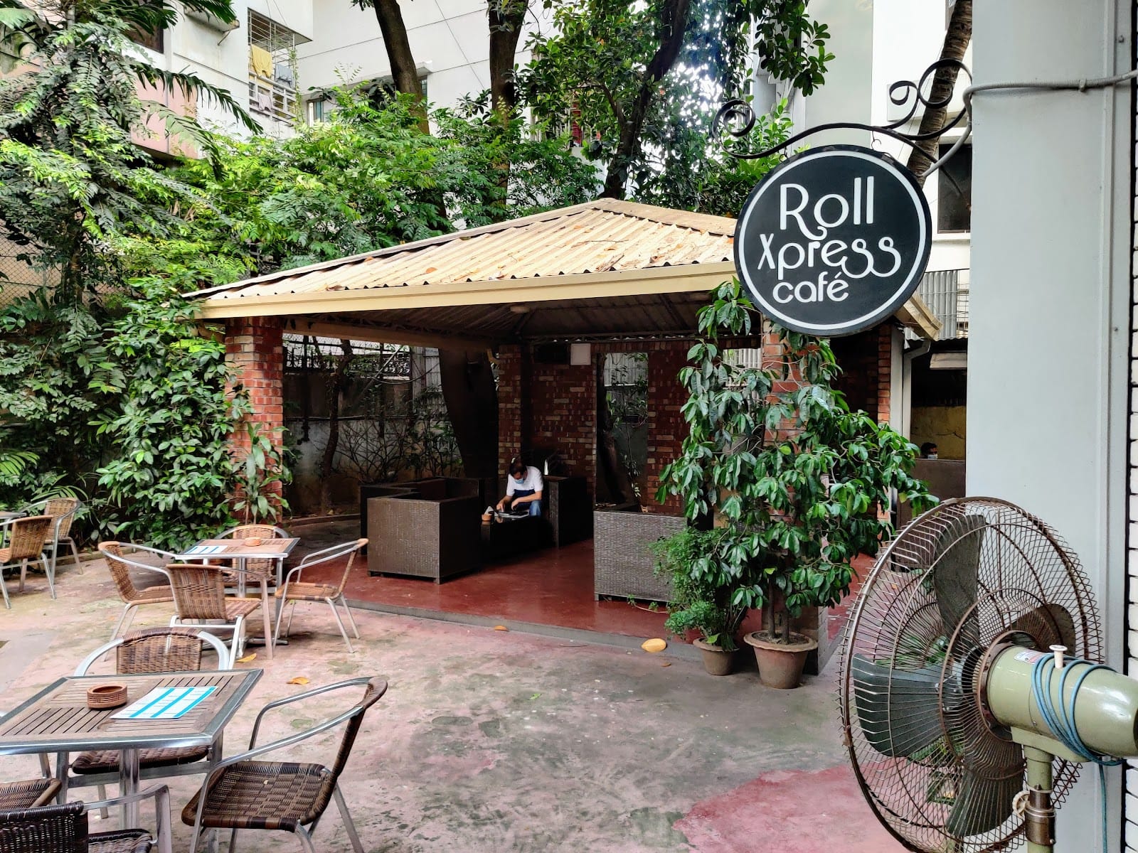Roll Xpress Cafe