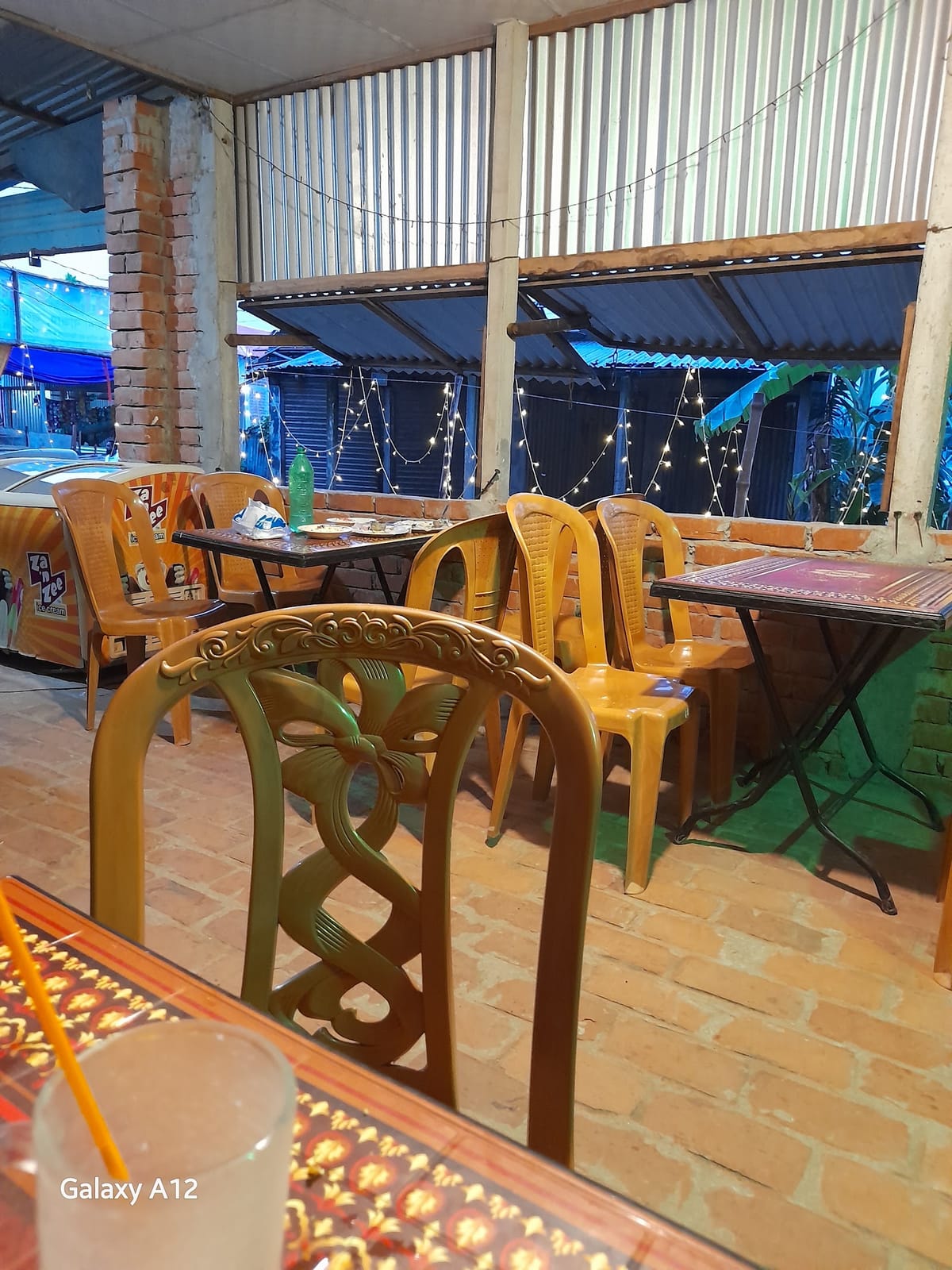 BOT TOLA CAFE (বটতলা ক্যাফে)