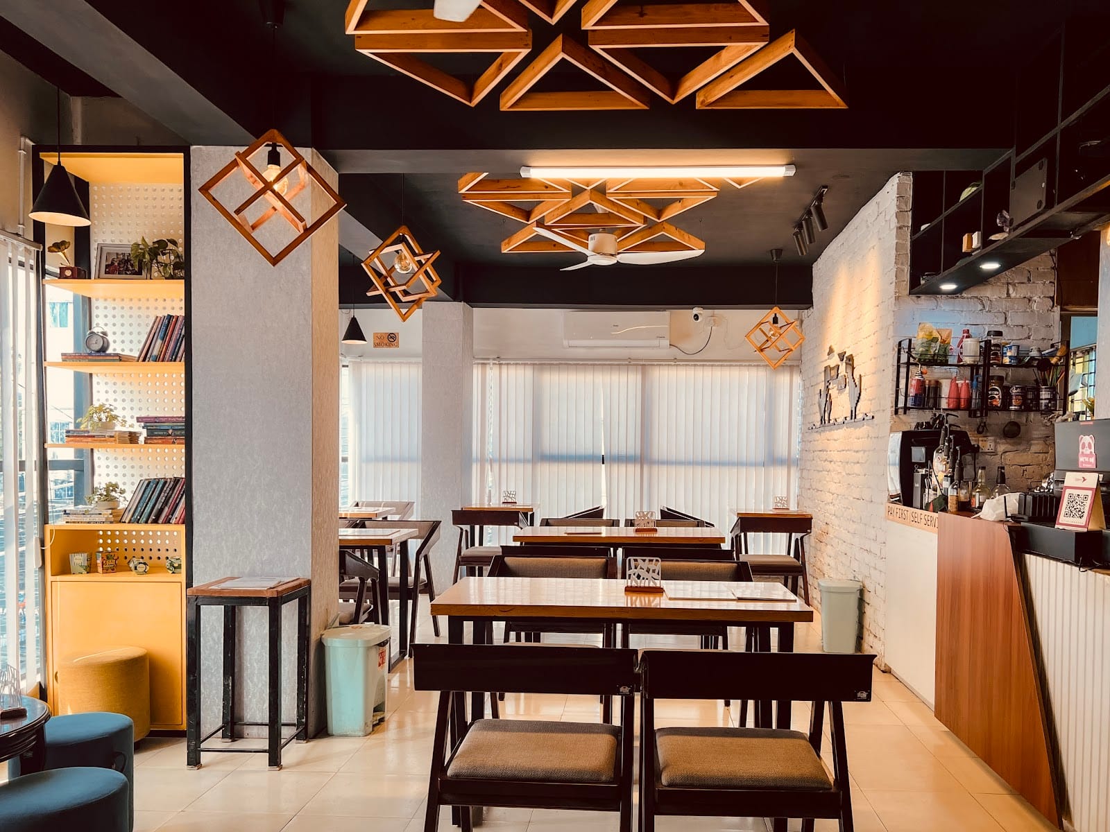 Aurora Café & Bistro