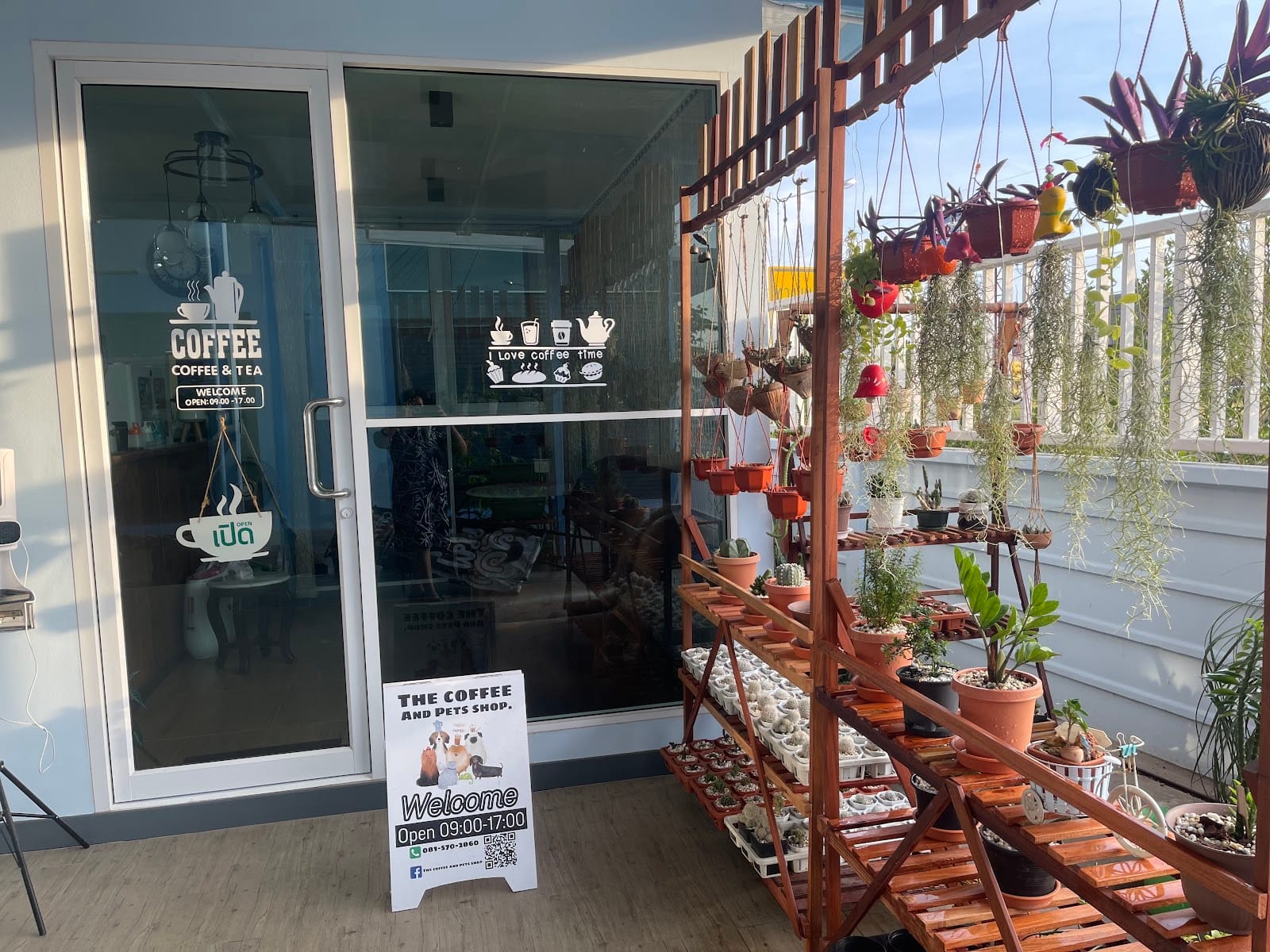 The coffee and pets shop