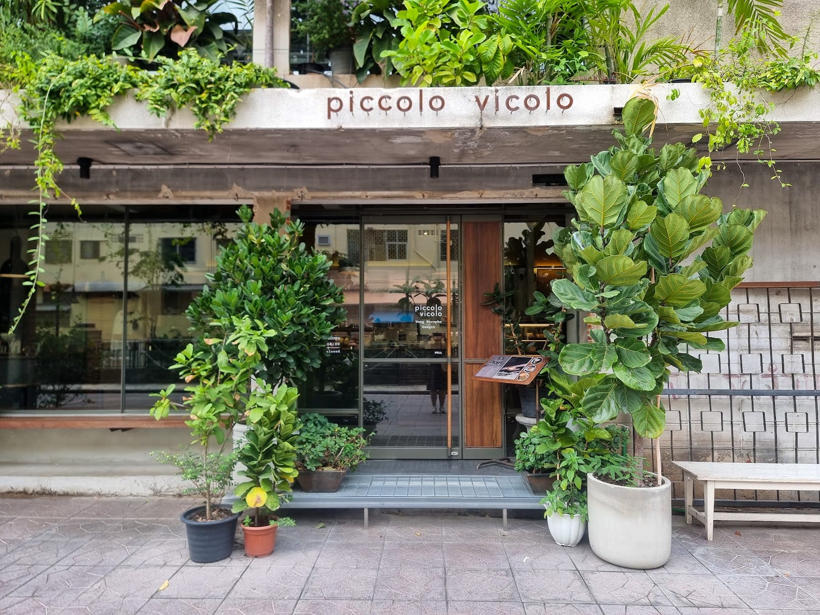 Piccolo Vicolo Café at Wang Burapha-Samyot
