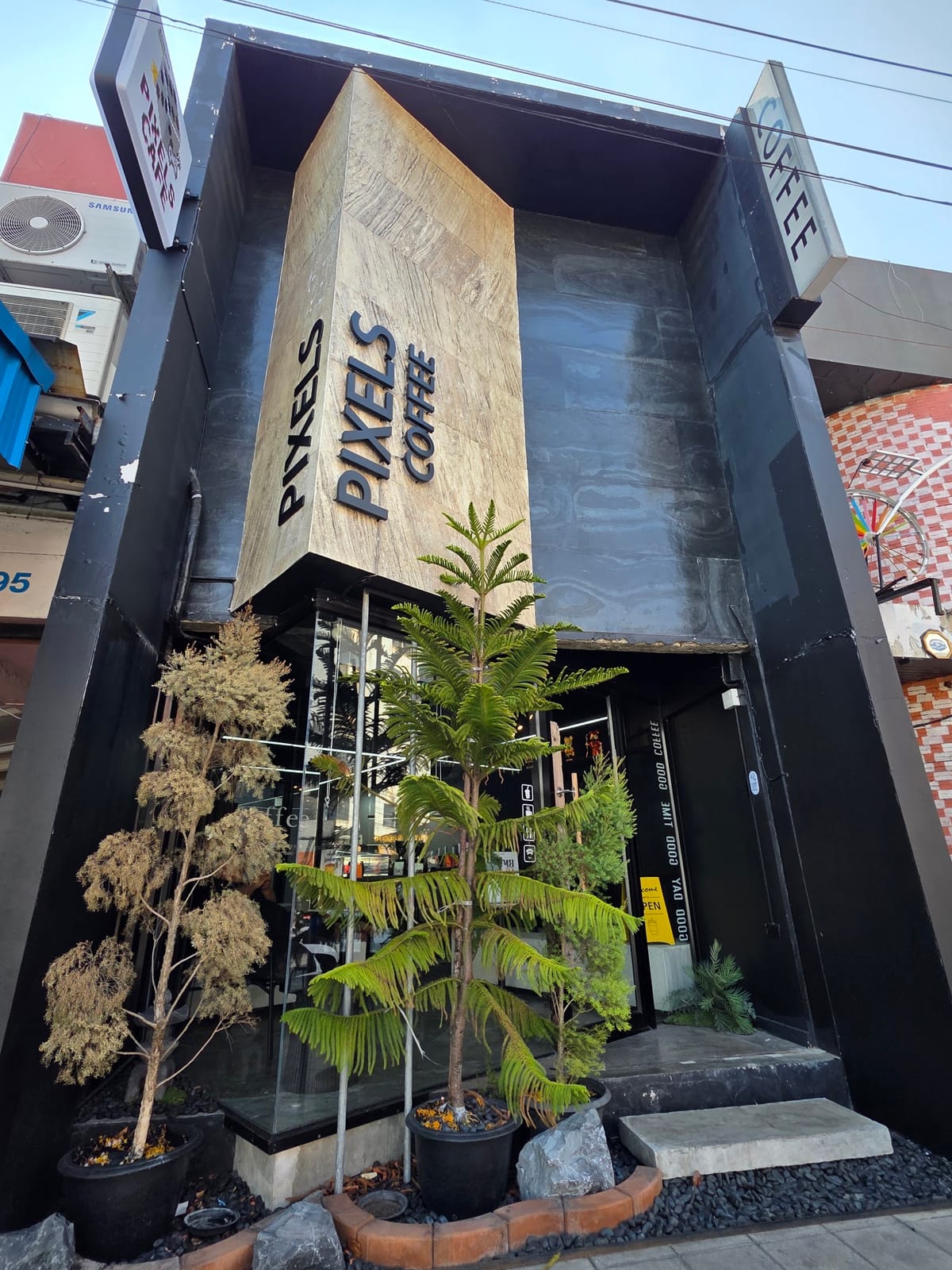 Pixels Cafe Bkk - พิกเซล คาเฟ่ กทม.
