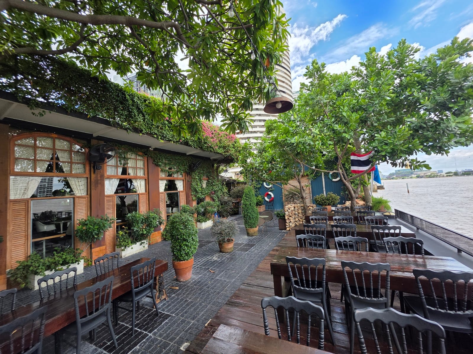 Adamus Cafe by the River