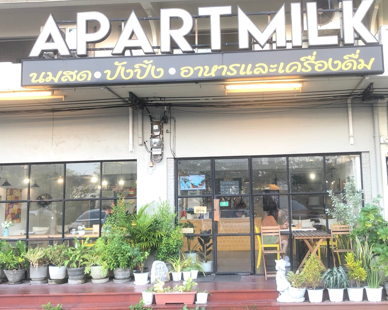 ApartMilk cafe & Board Game