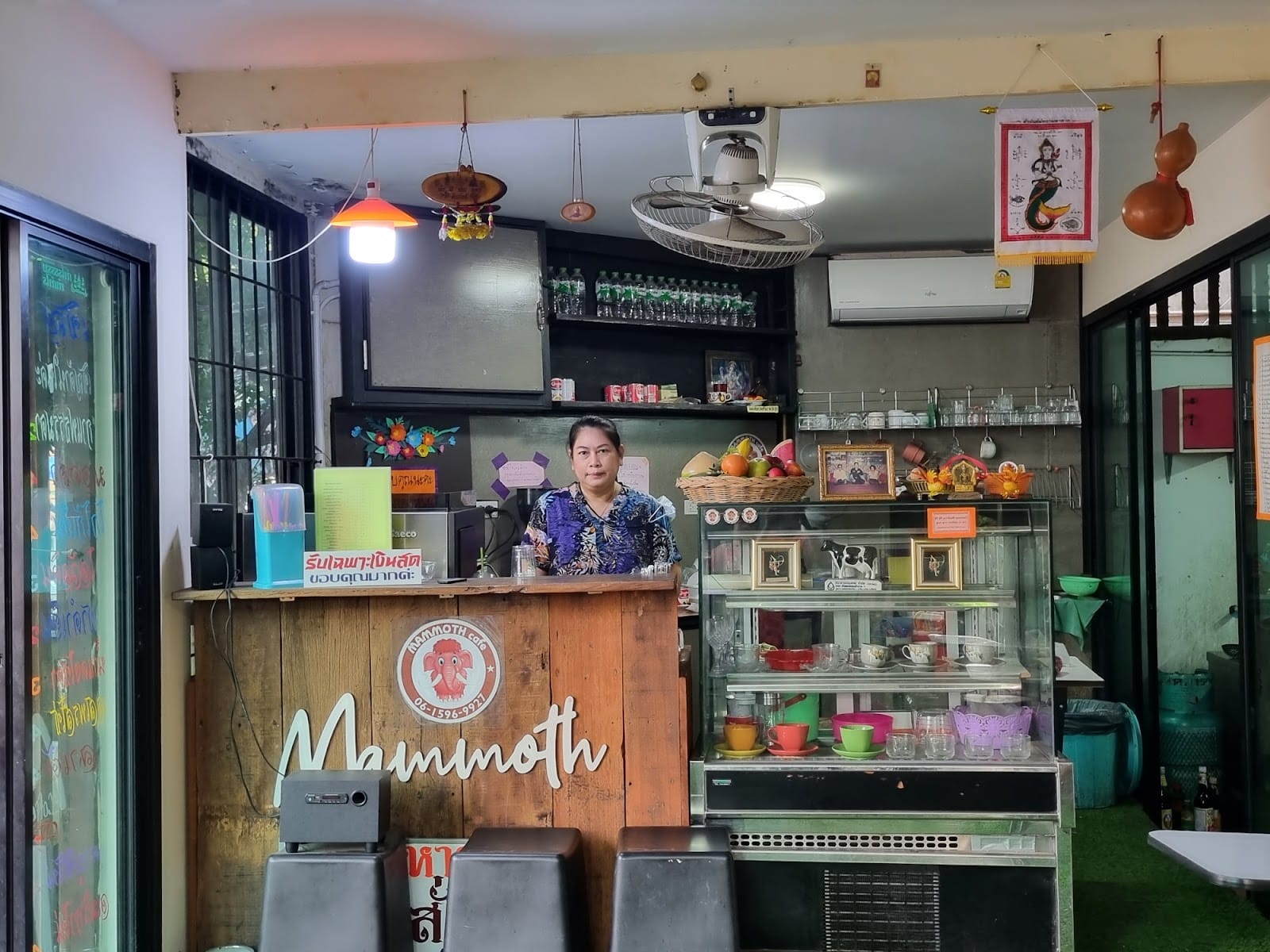 Mammoth Café
