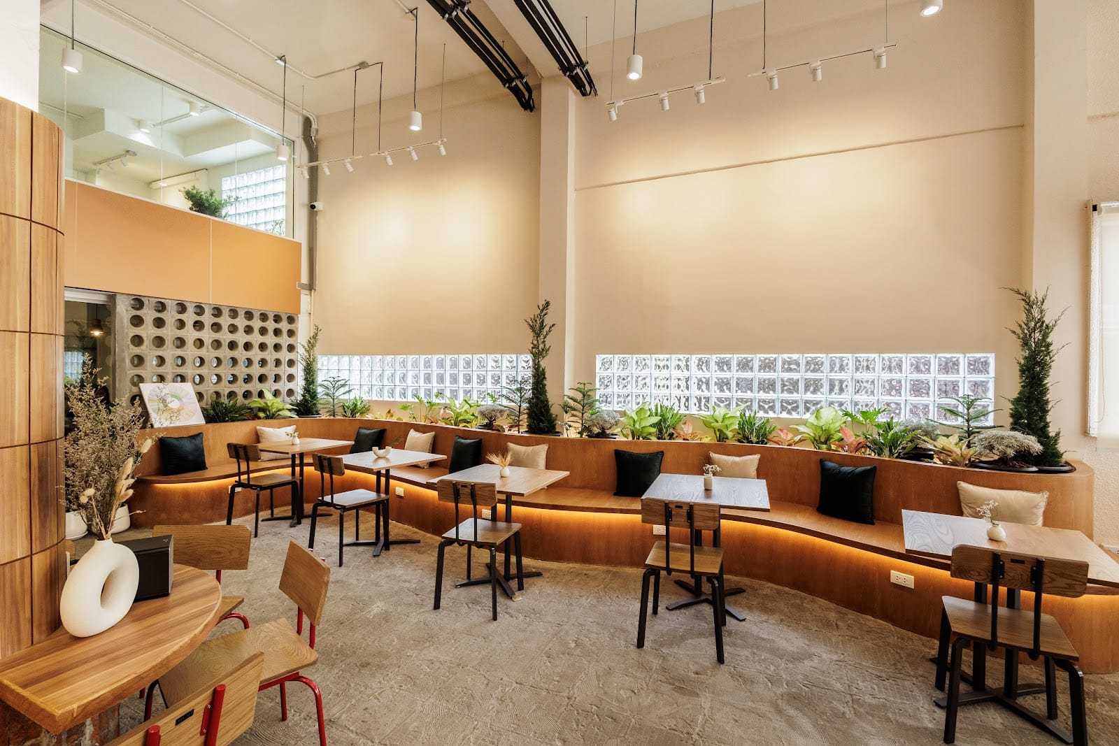 Lak’s Cafe