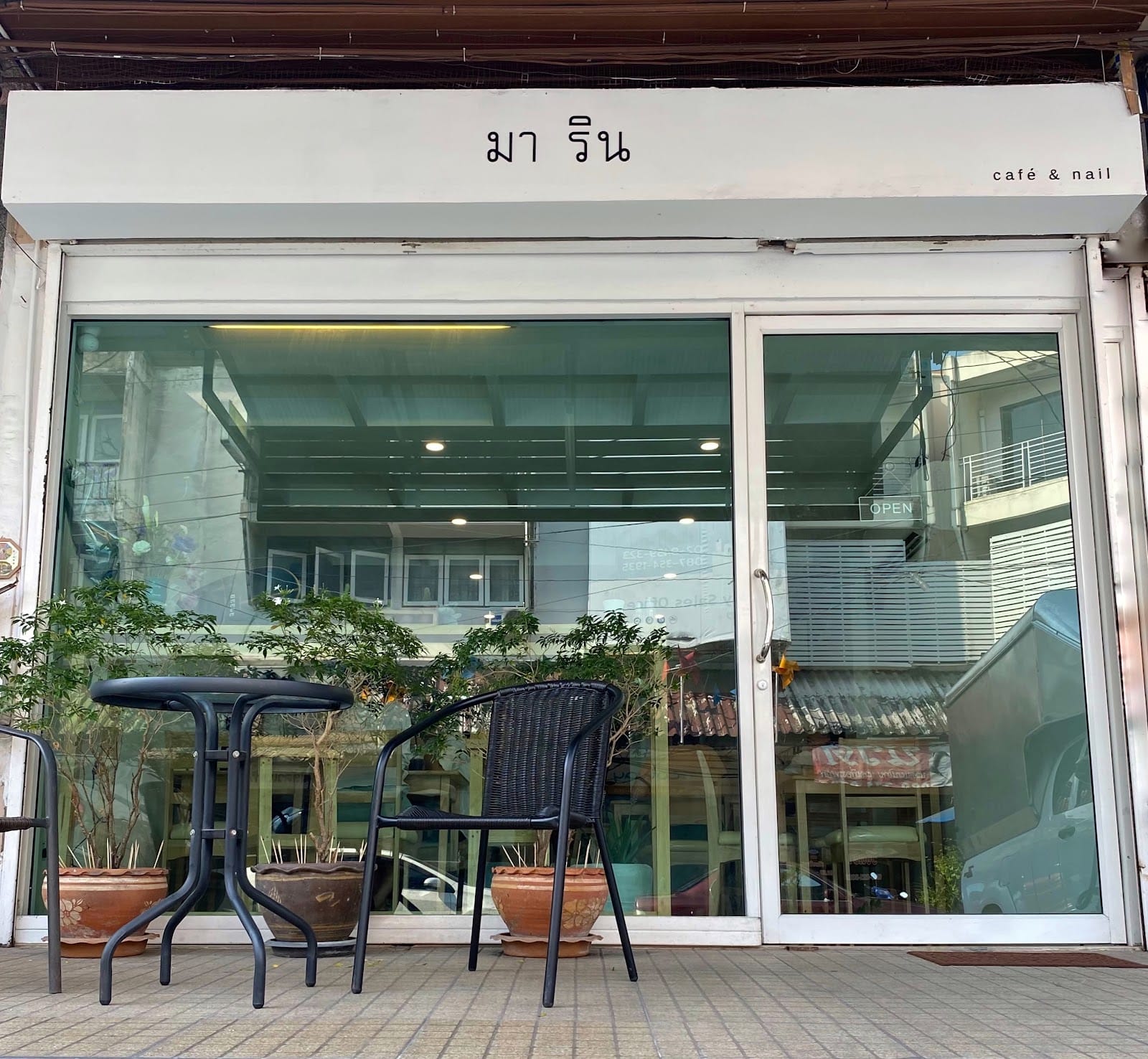 malin cafe & nail