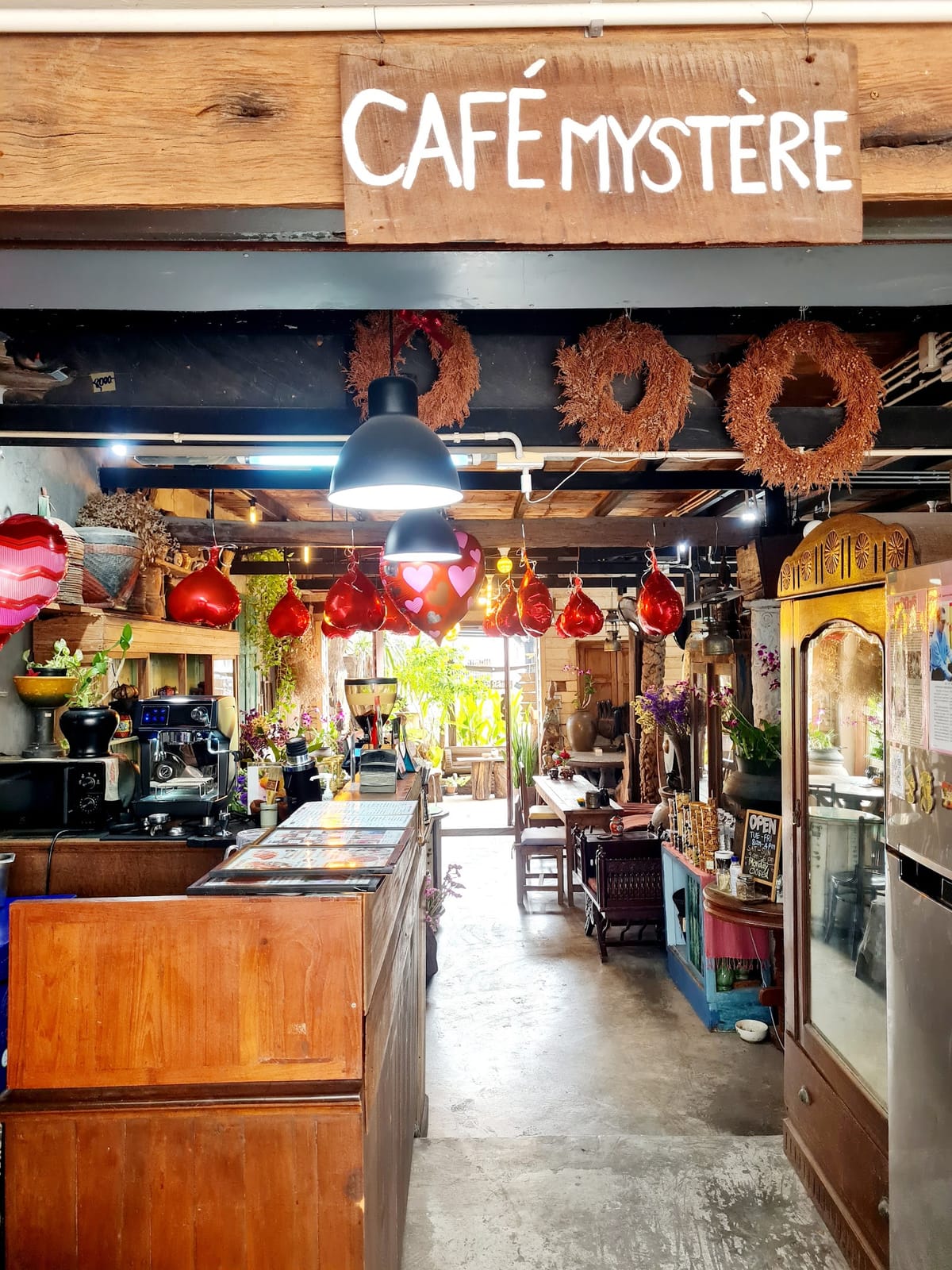 Café mystère คาเฟ่มิสแตร์ (ร้านกาแฟ)