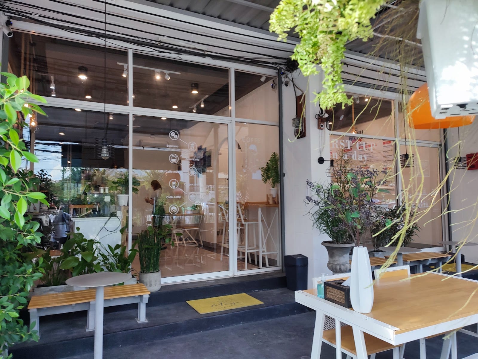 cafe & Restaurant