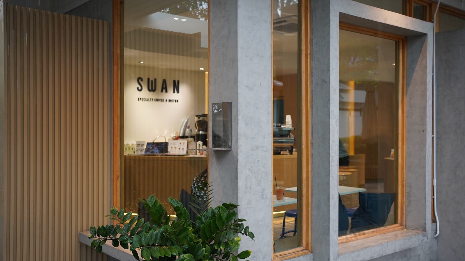 Swan specialty coffee & bistro