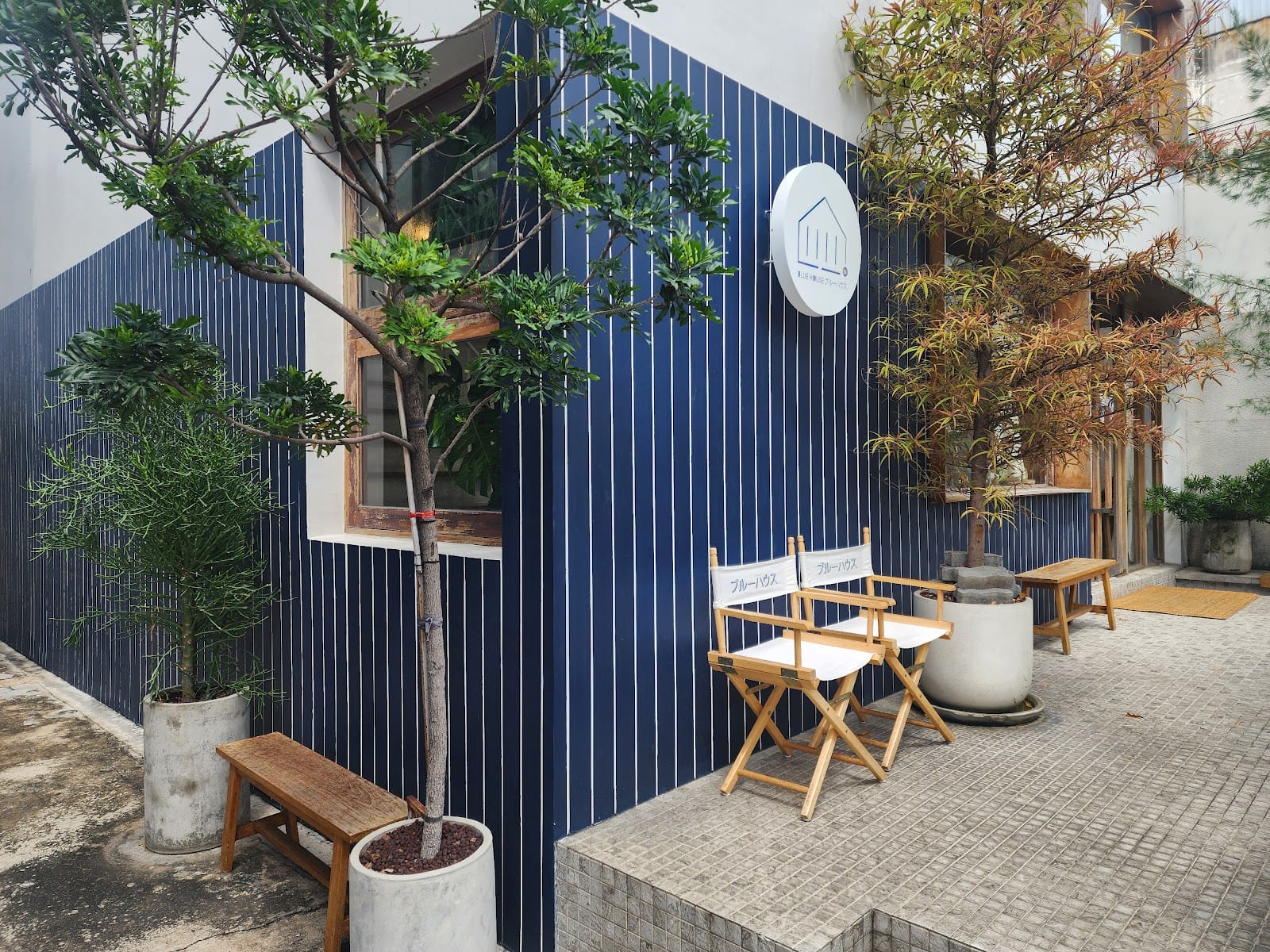 Blue House Café Sriracha