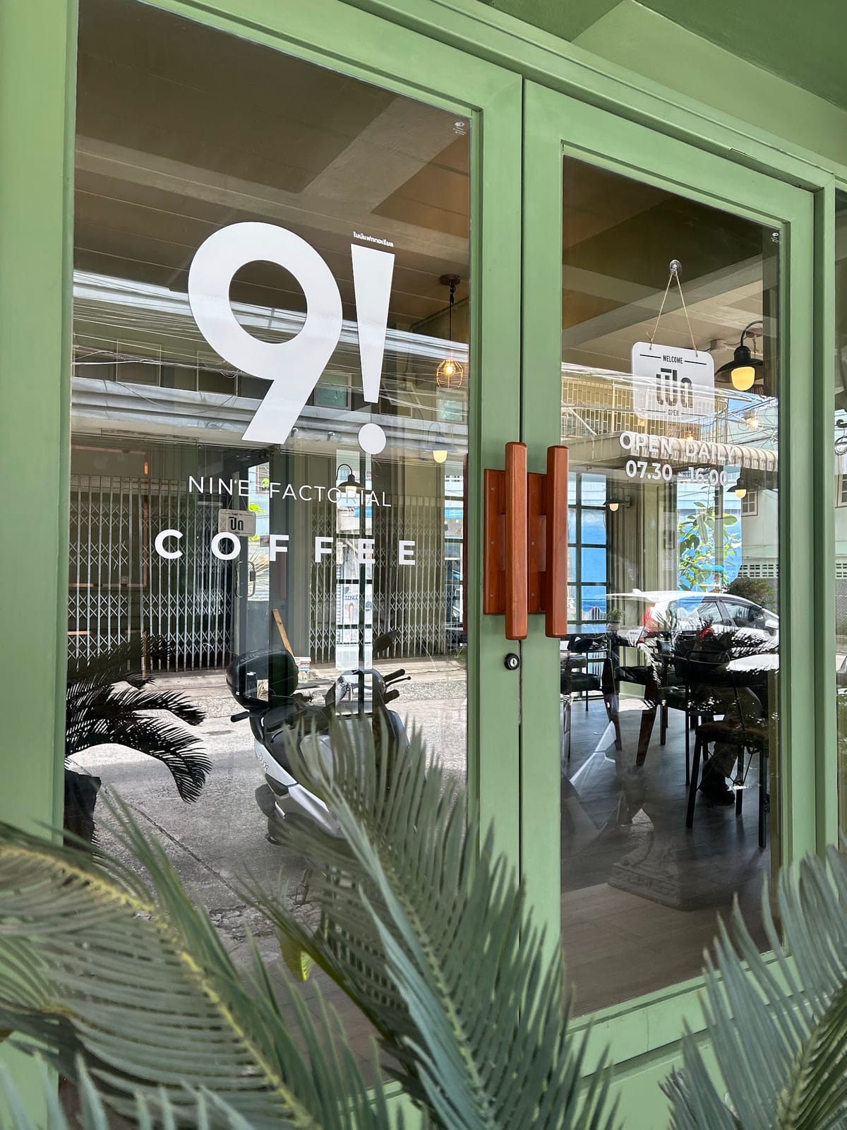 9! COFFEE - ไนน์แฟกทอเรียล คอฟฟี่