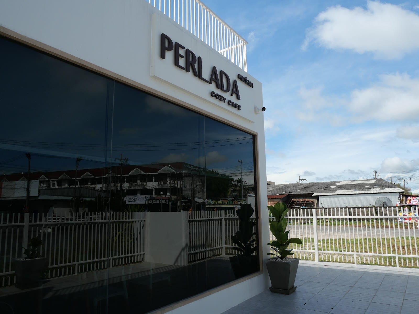 PERLADA Cozy Cafe