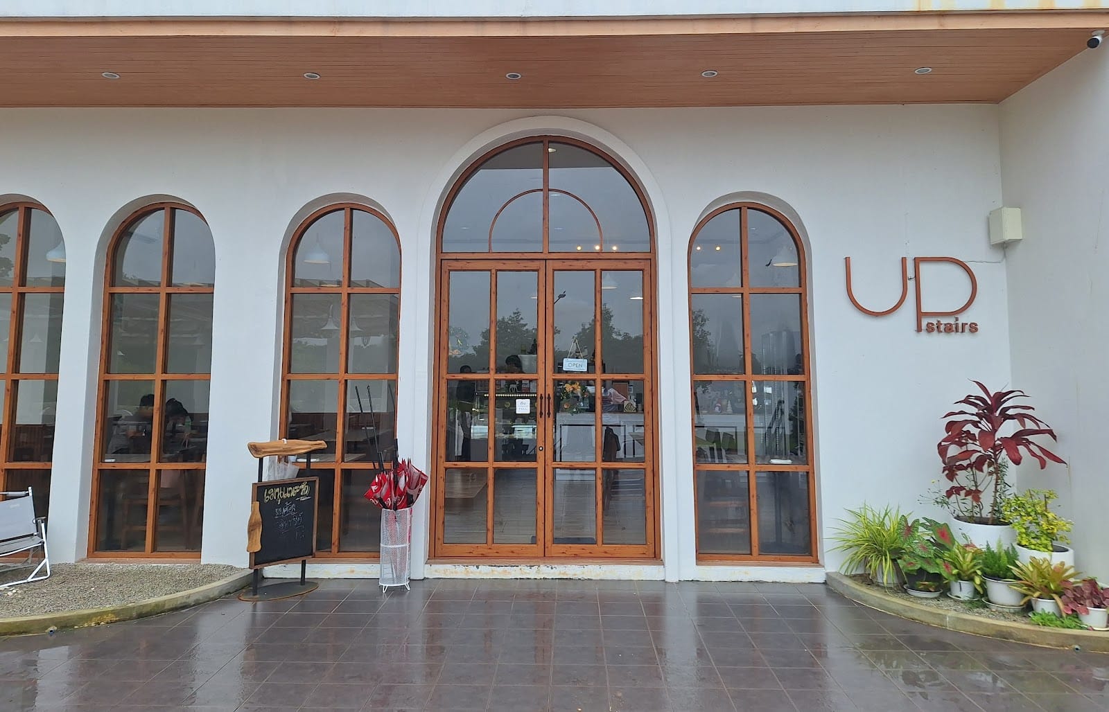 Upstairs Café & Bistro