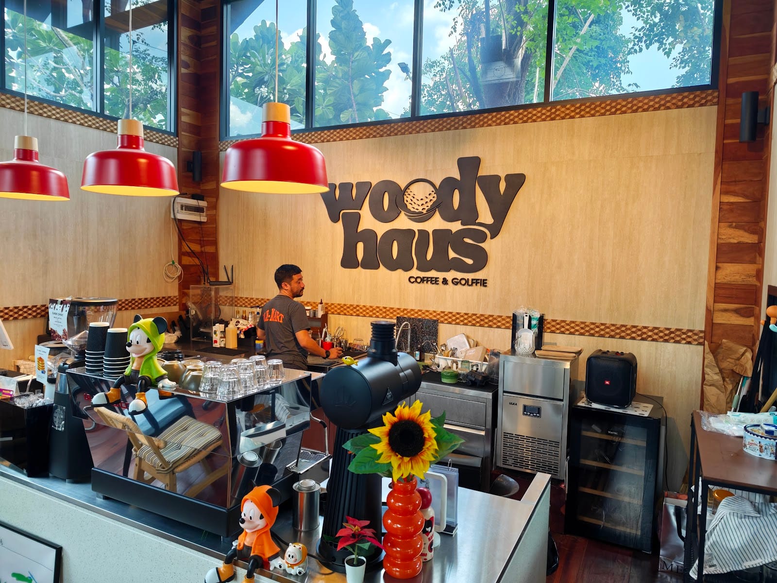 Woody Haus - Coffee & Golffie