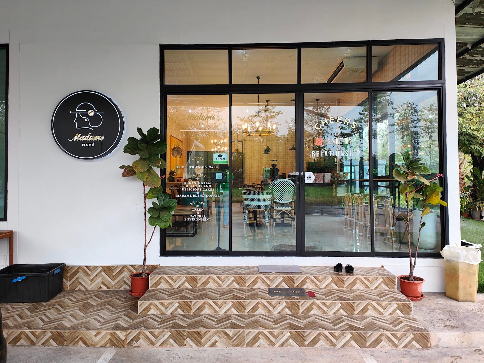 MADAME CAFÉ มาดาม คาเฟ่