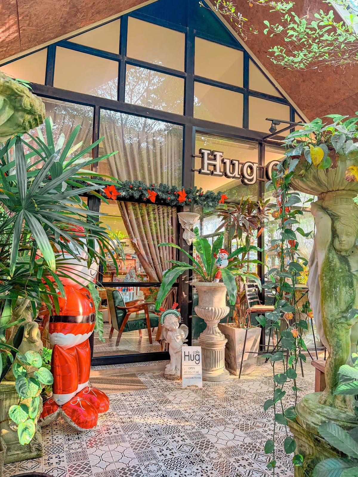 Hug Cafe