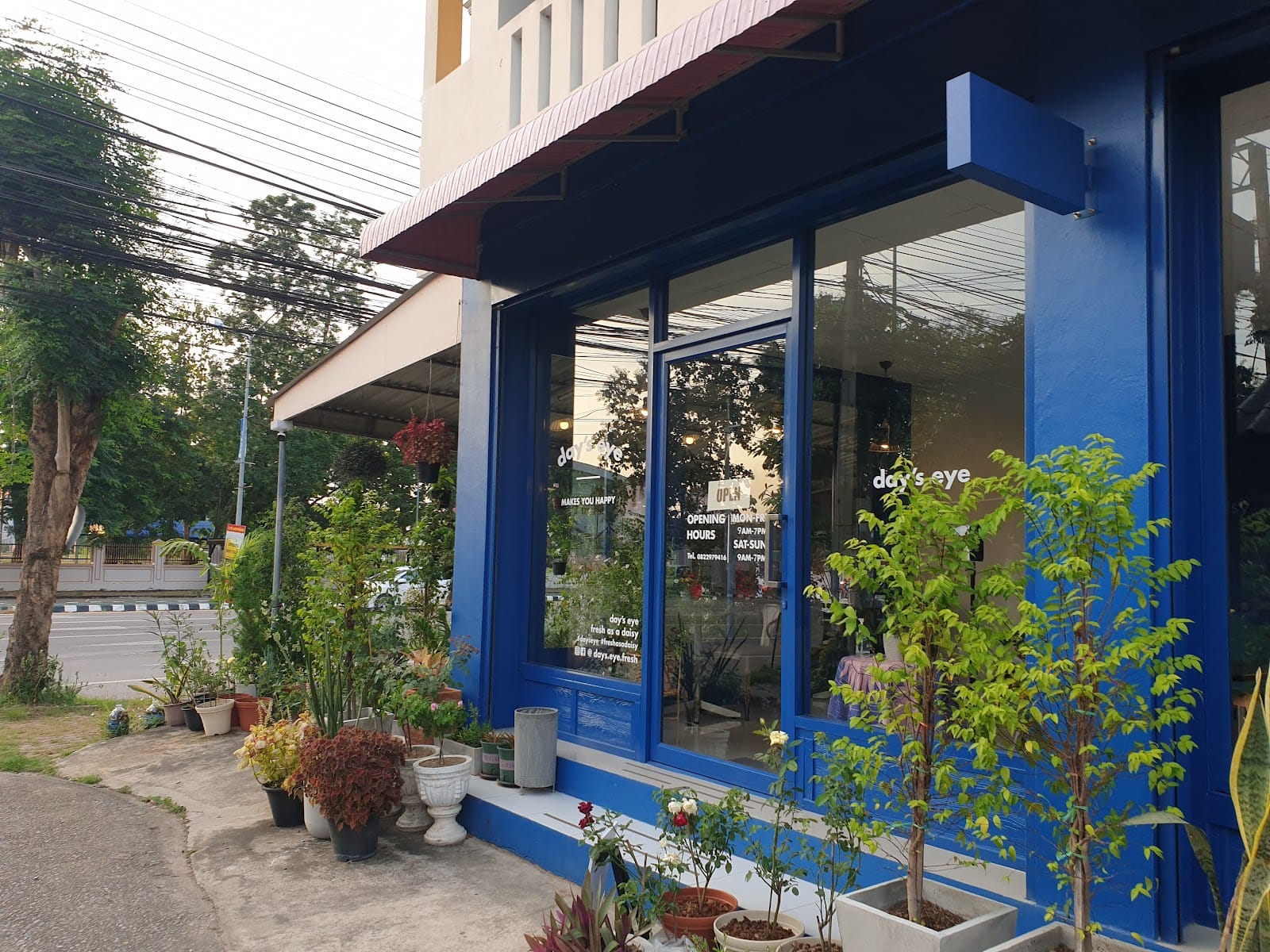 DAY’S EYE café