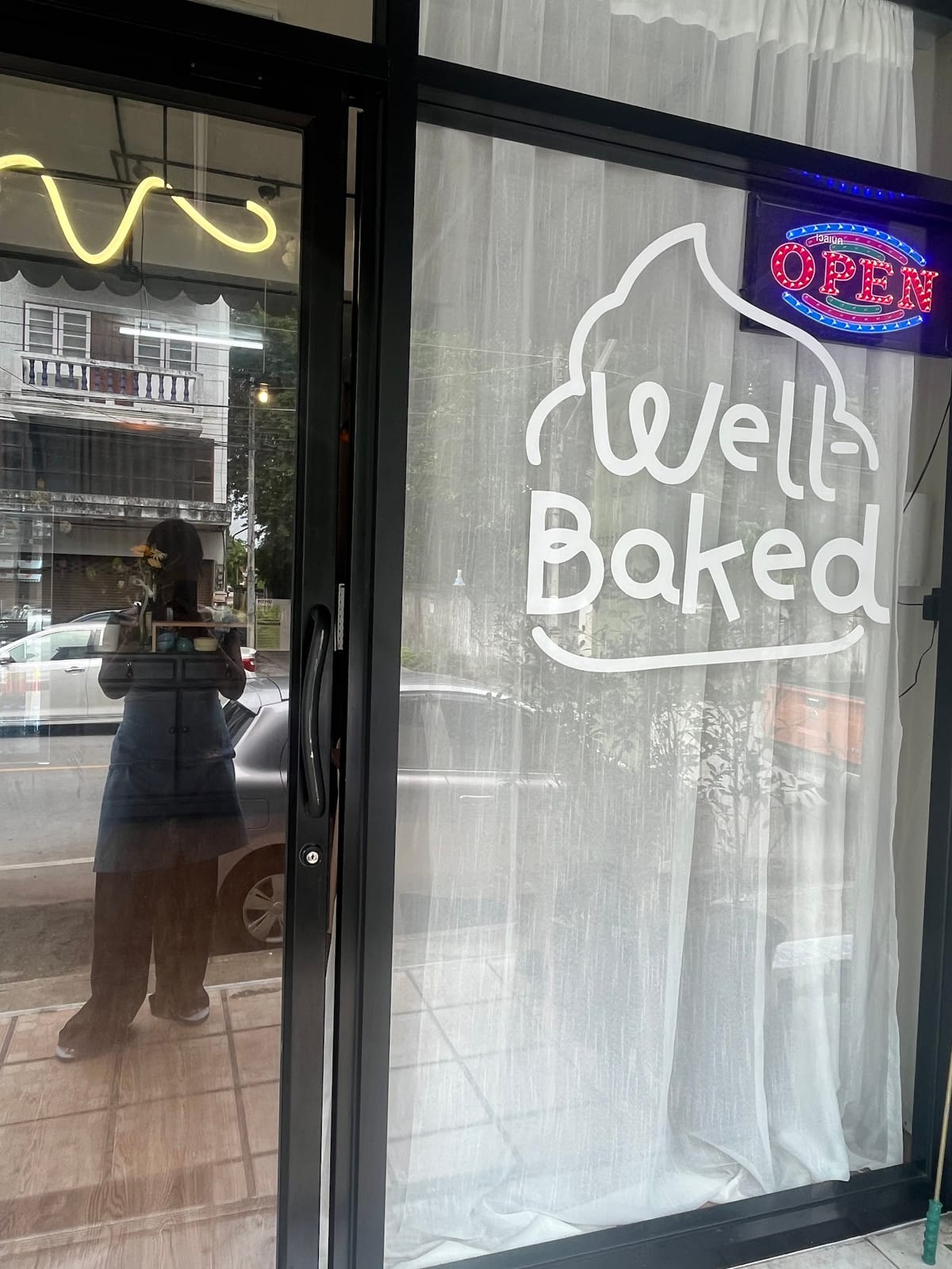 Well baked cake cafe lampang