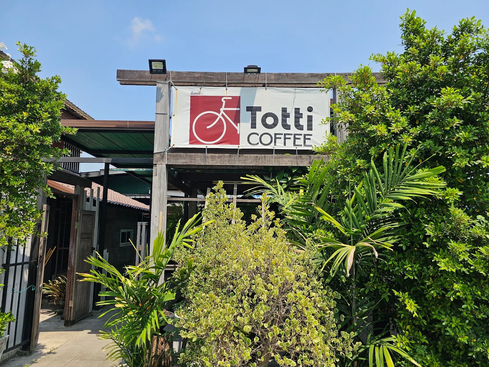 Totti Coffee Chalong-Krung Soi.8 Wat Suthapot