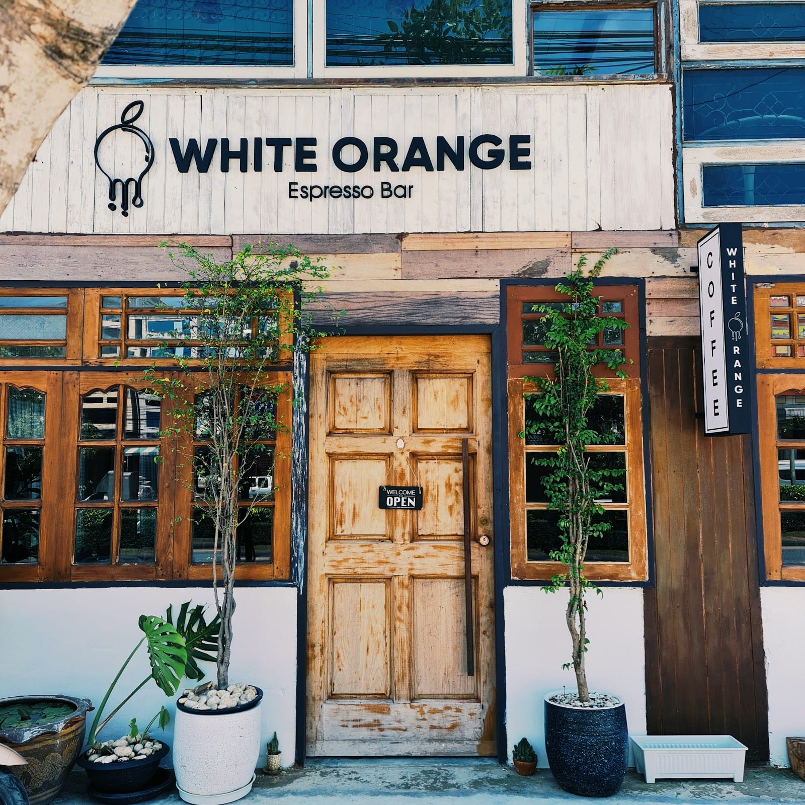 White Orange Espresso bar เจ้าคุณทหารลาดกระบัง