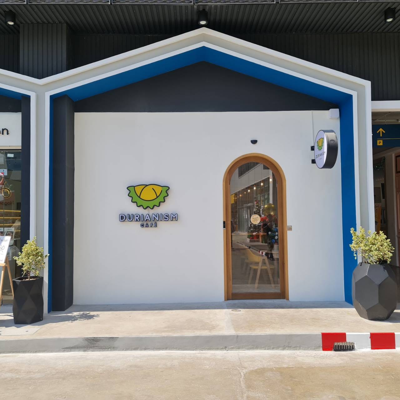 Durianism café สาขา little Walk ลาดกระบัง คาเฟ่ทุเรียนสด พร้อมเสิร์ฟ 365 วัน