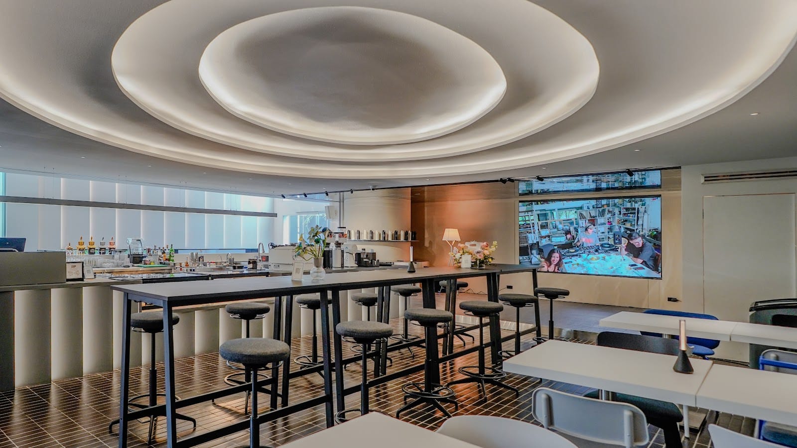 Raydus Cafe & Bar - Suvarnabhumi คาเฟ่ และ บาร์ สุวรรณภูมิ