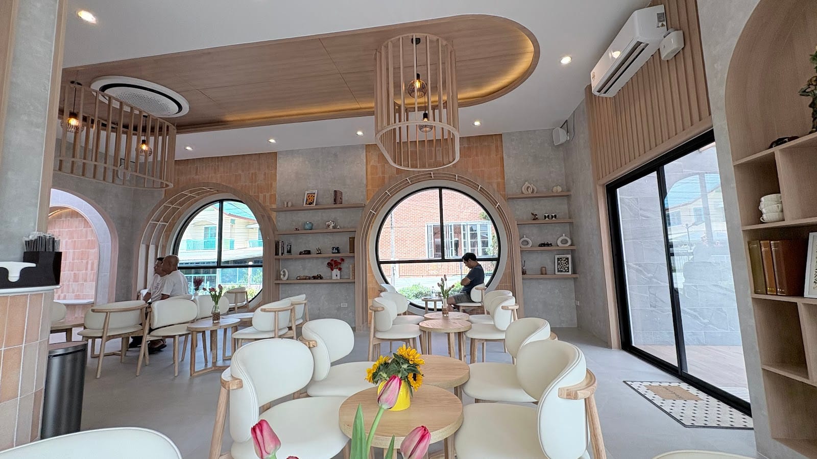 SUNNIE BROWN CAFE