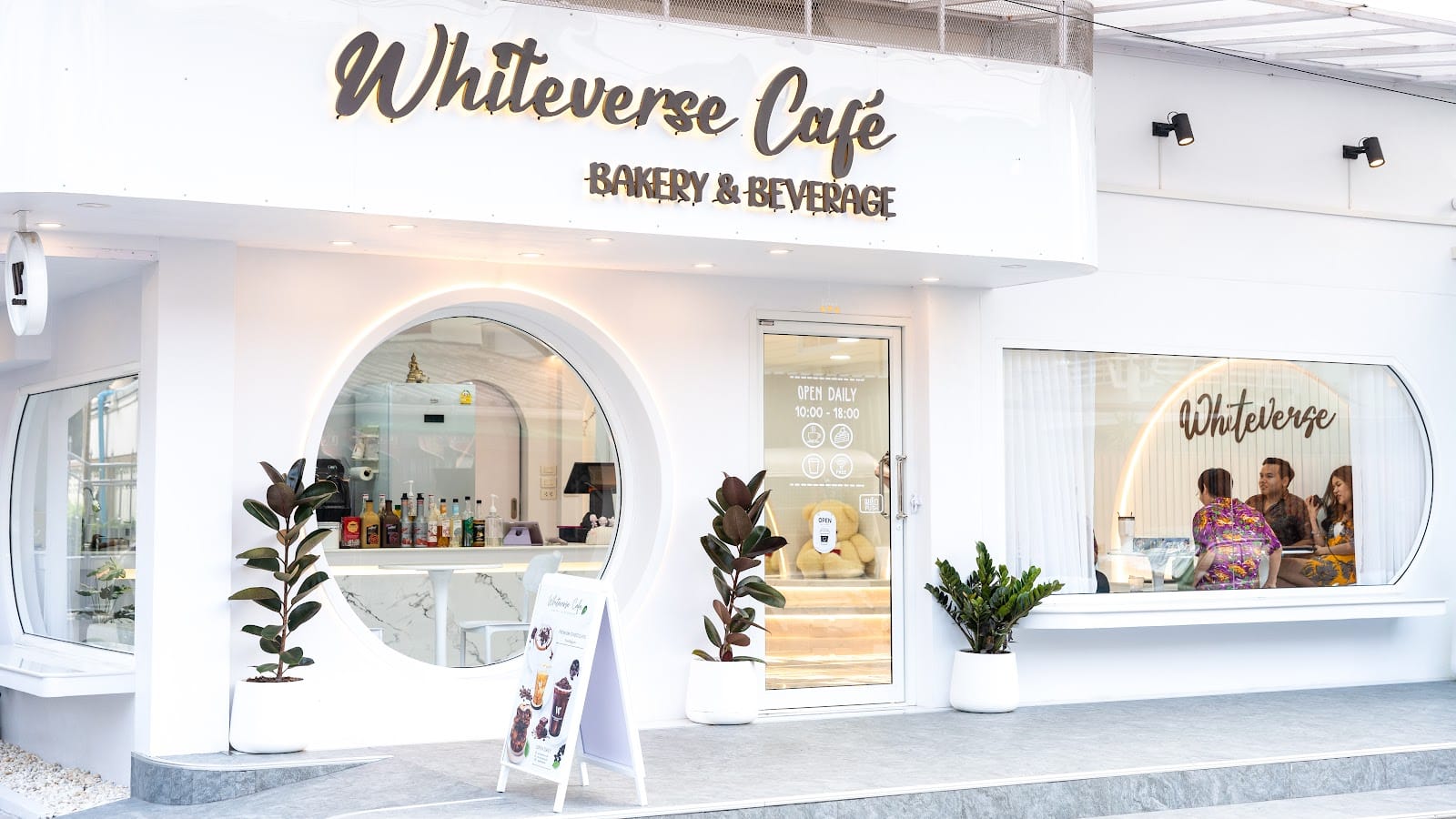 Whiteverse cafe (ไวท์เวิร์ส คาเฟ่)