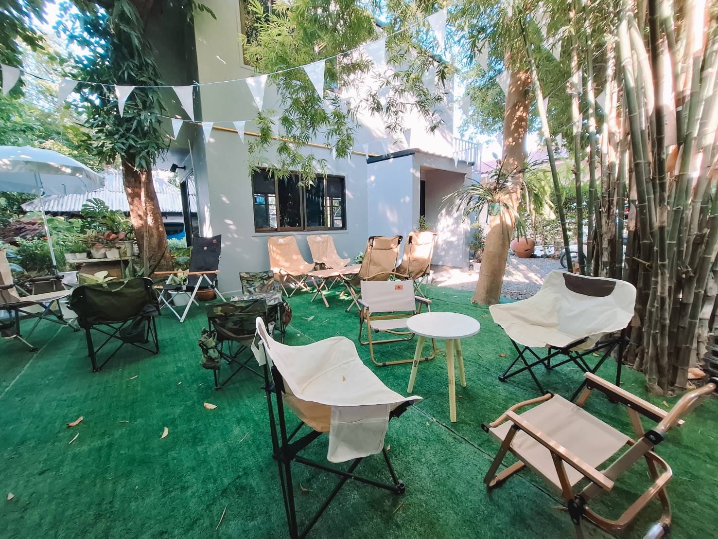 Peace Cafe - by the canal ร้านกาแฟริมน้ำหนองจอก