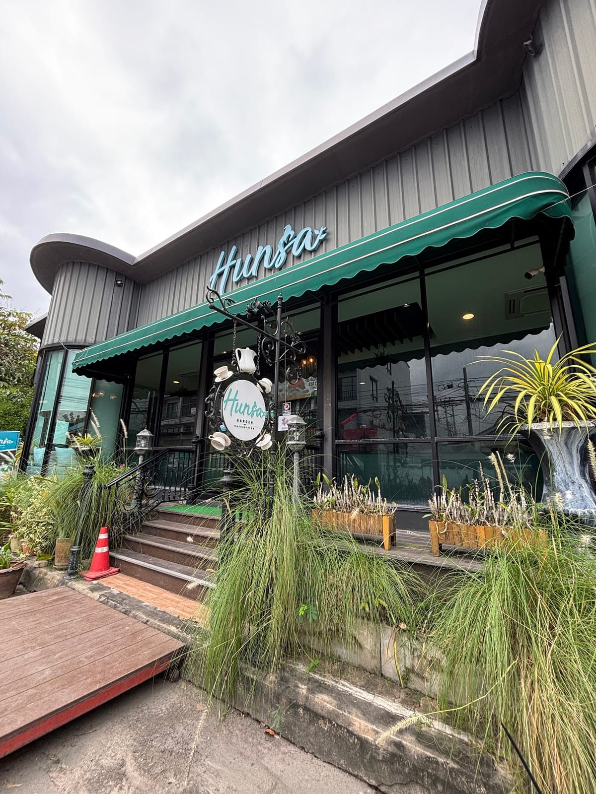 Hunsa Garden Cafe & Bistro