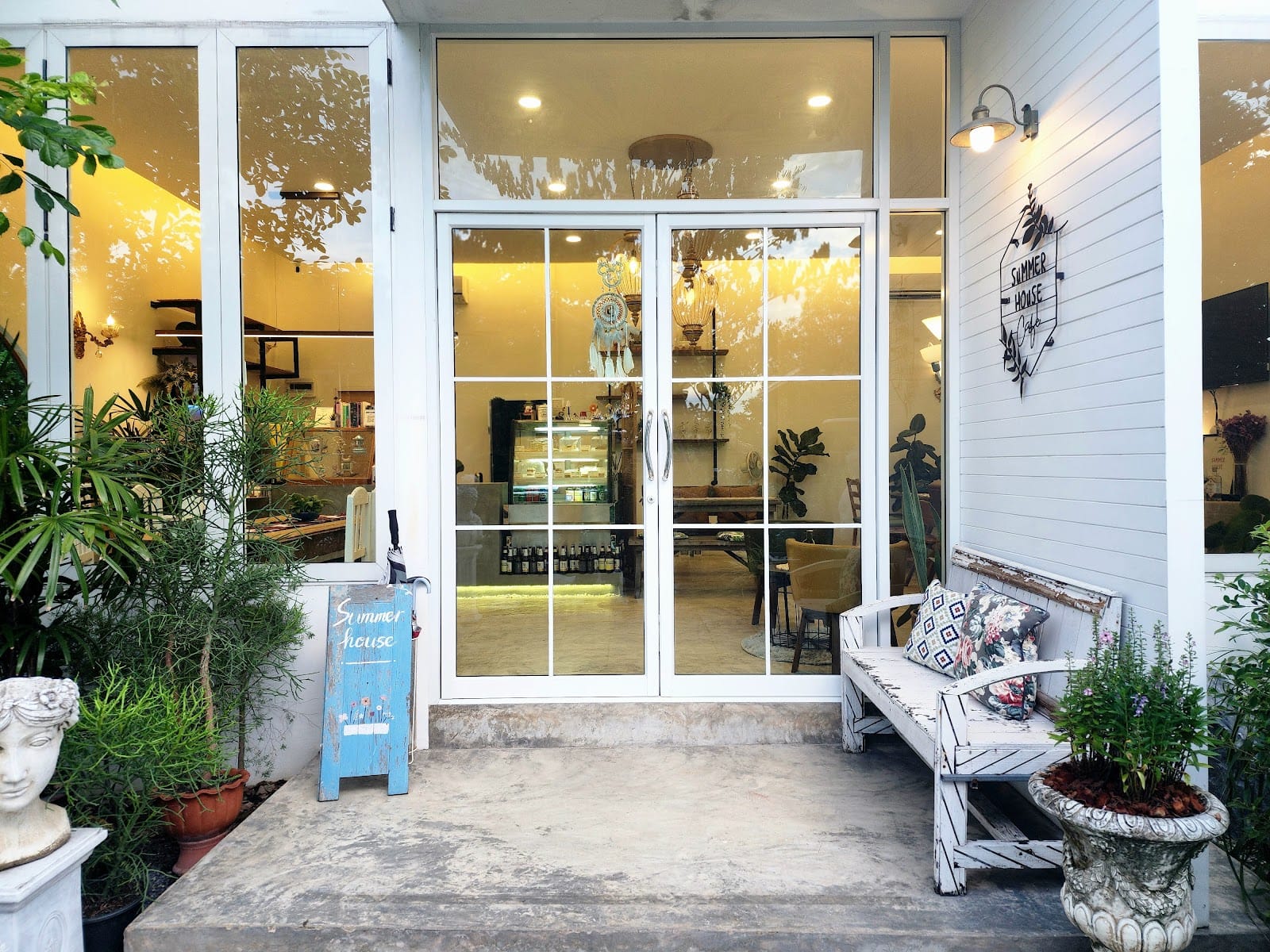 Summer house cafe