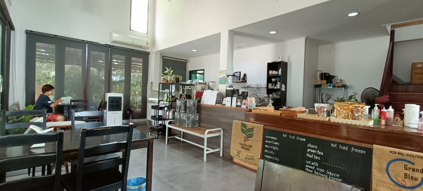 ร้านปลาย Ply Restaurant & Cafe