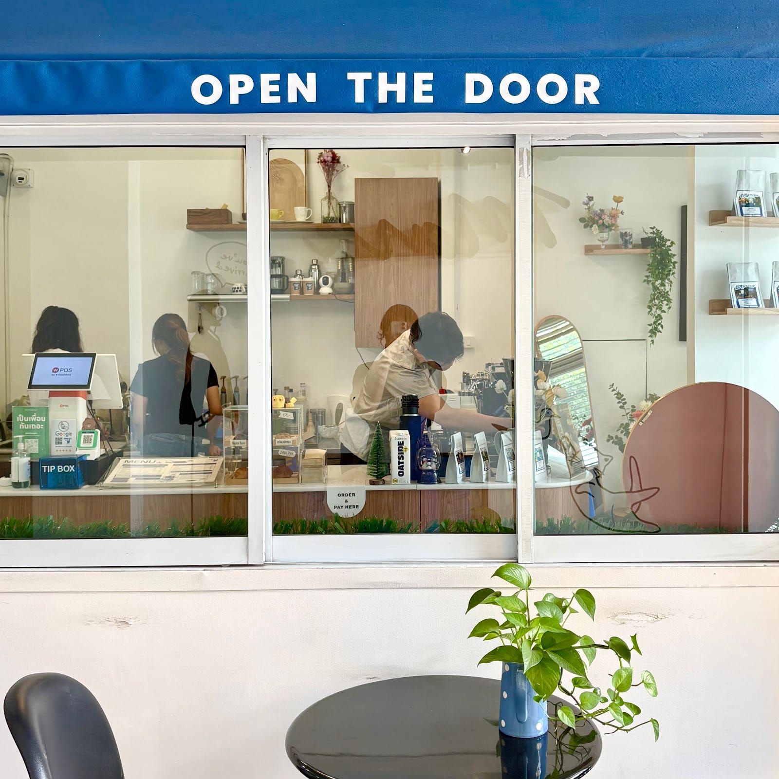 OPEN THE DOOR - Special coffee for everyday (ที่จอดรถ เข้าซอยศรีด่าน 18)