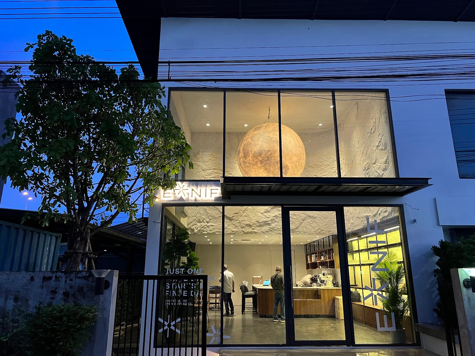 E.NIF (COFFEE & BAR)