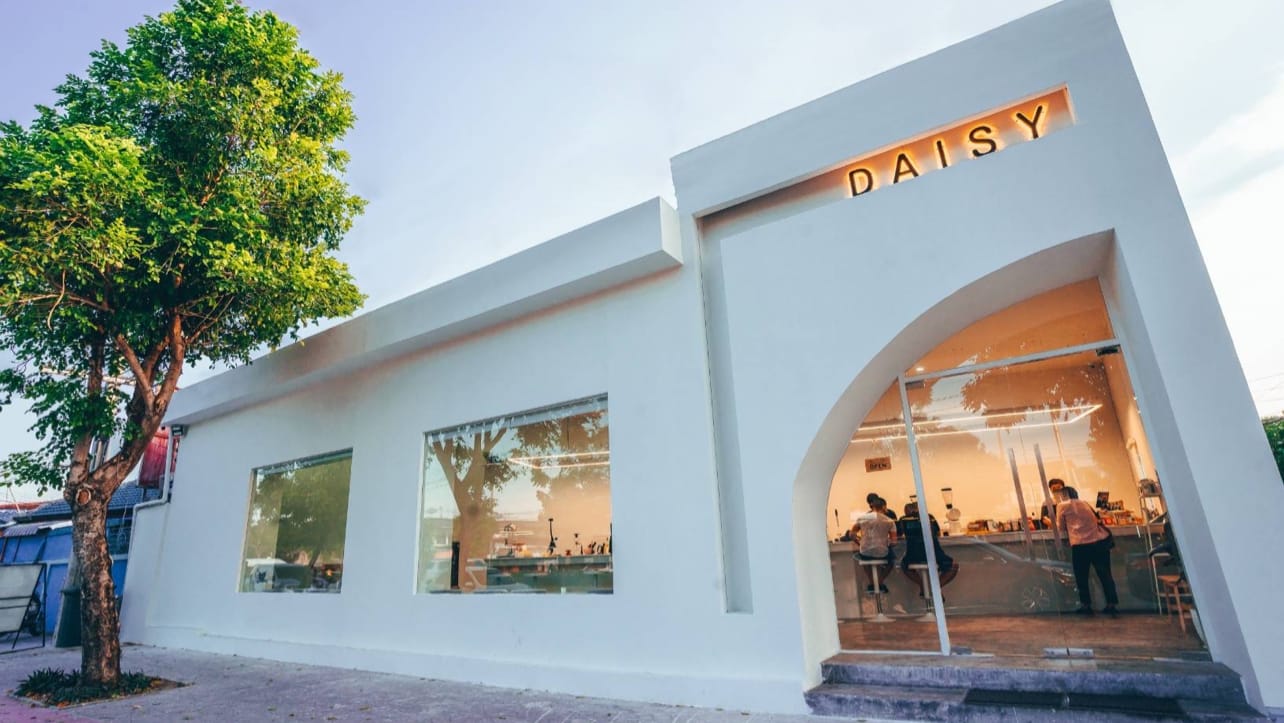 DAISY Cafe & Bar