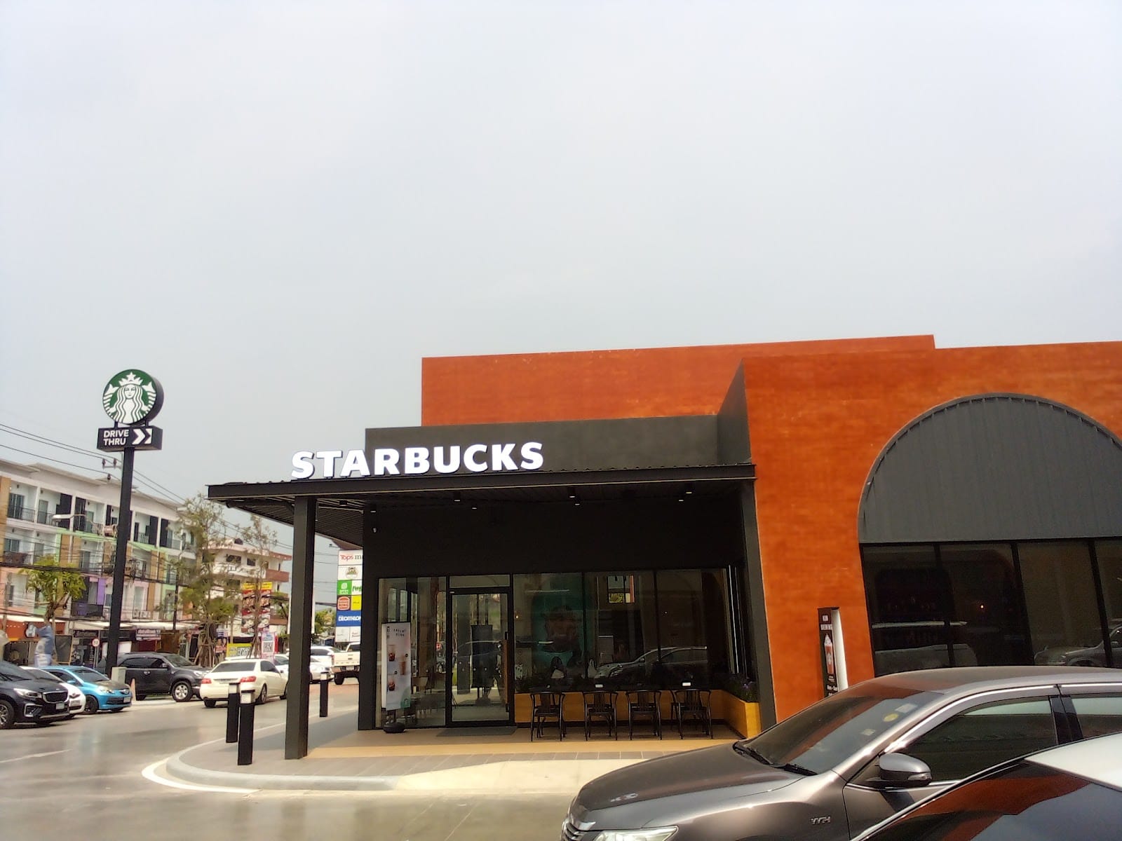 Starbucks - Saimai Avenue