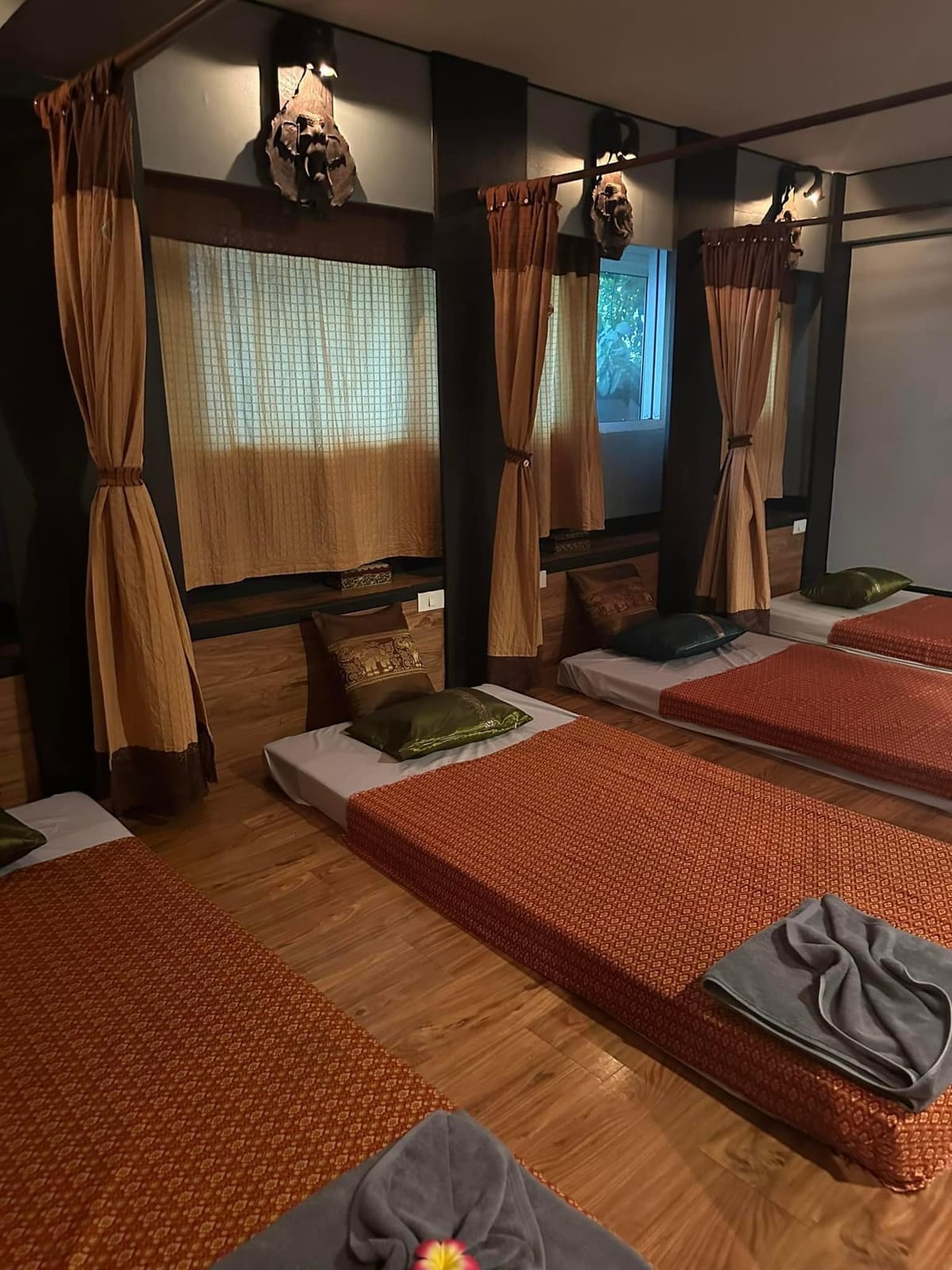 Craftfeine coffee beauty & massage (กาแฟ ทำผม ร้านนวด)