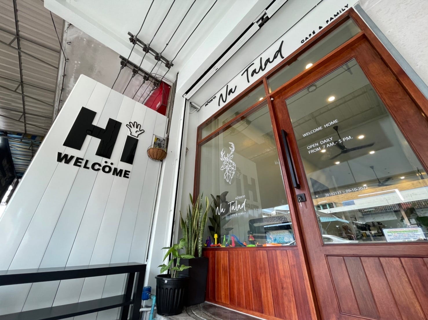 Na Talad/หน้าตลาด Café & Family