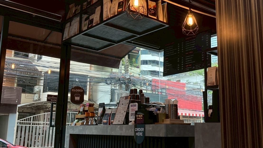 Authentique Speciality Vietnamese Coffee & Cacao (Sukhumvit 16)
