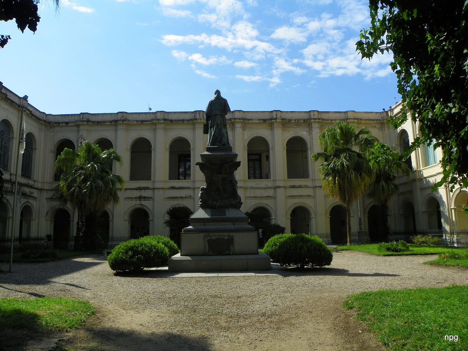 La Compañia Cafe & Resto photo 4