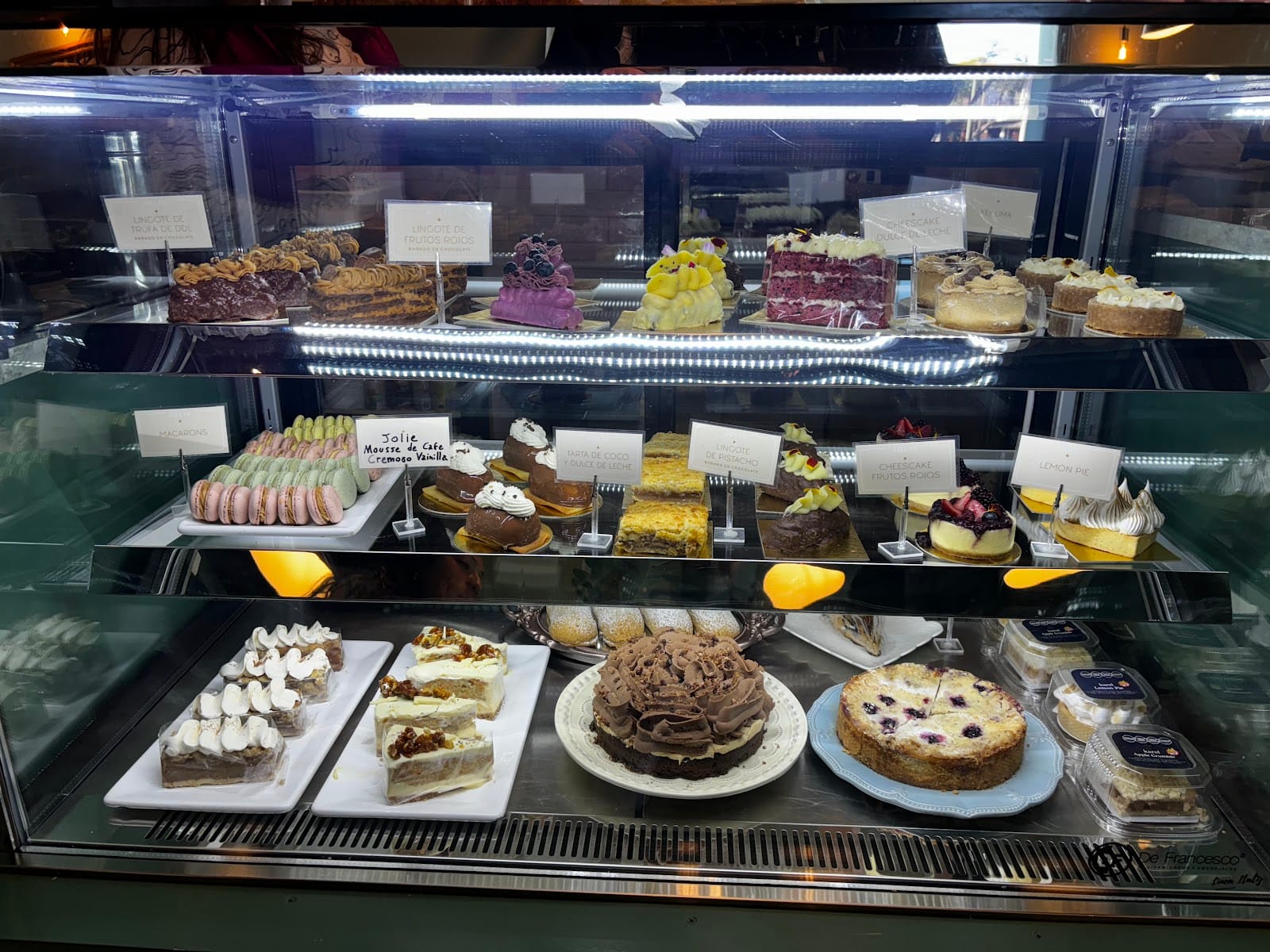 LIRIEN Cafe Boutique