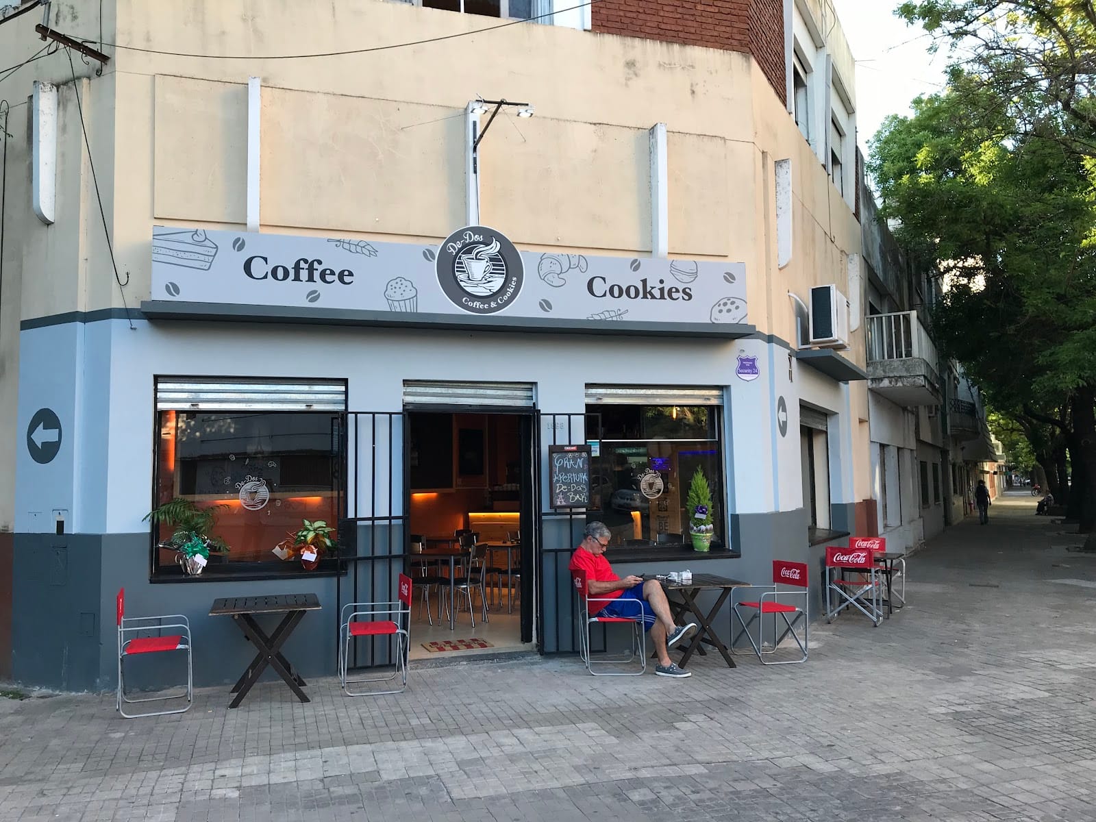 De-Dos Coffee & Cookies