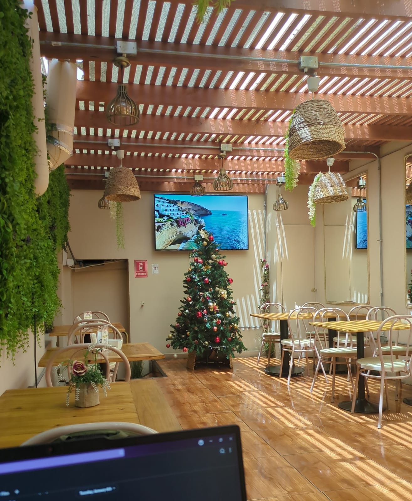 Flores Cafe