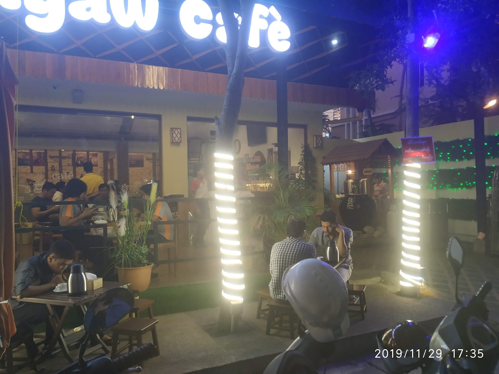 Moe Wai Kyaw Cafe 3