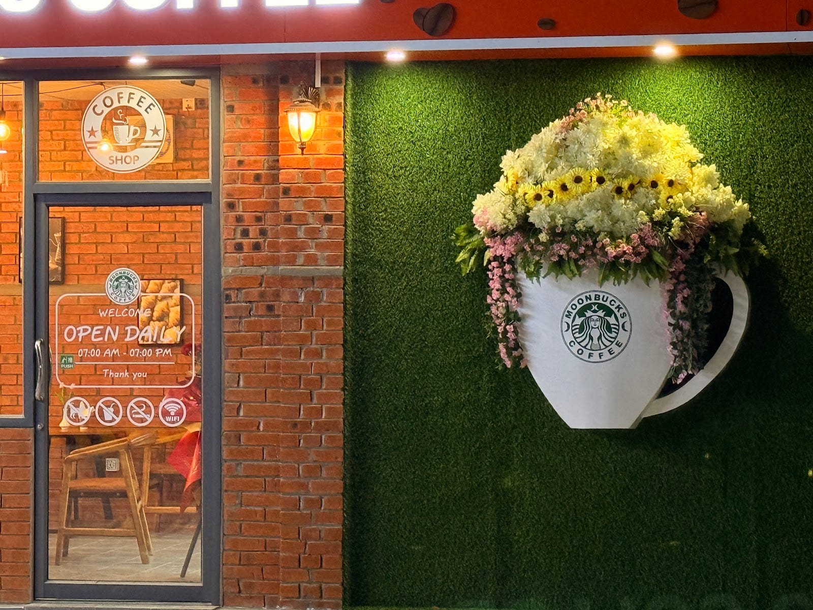 MoonBucks Coffee 咖啡店