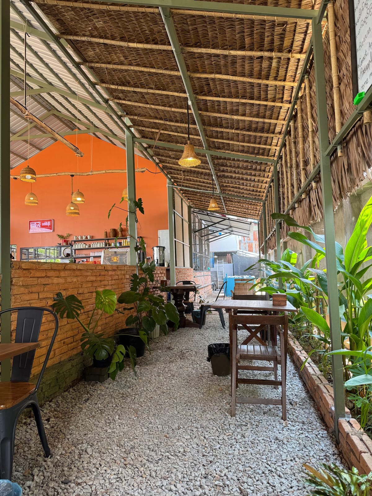 ဒီနေ့ ကော်ဖီဆိုင် ( De Nae café )