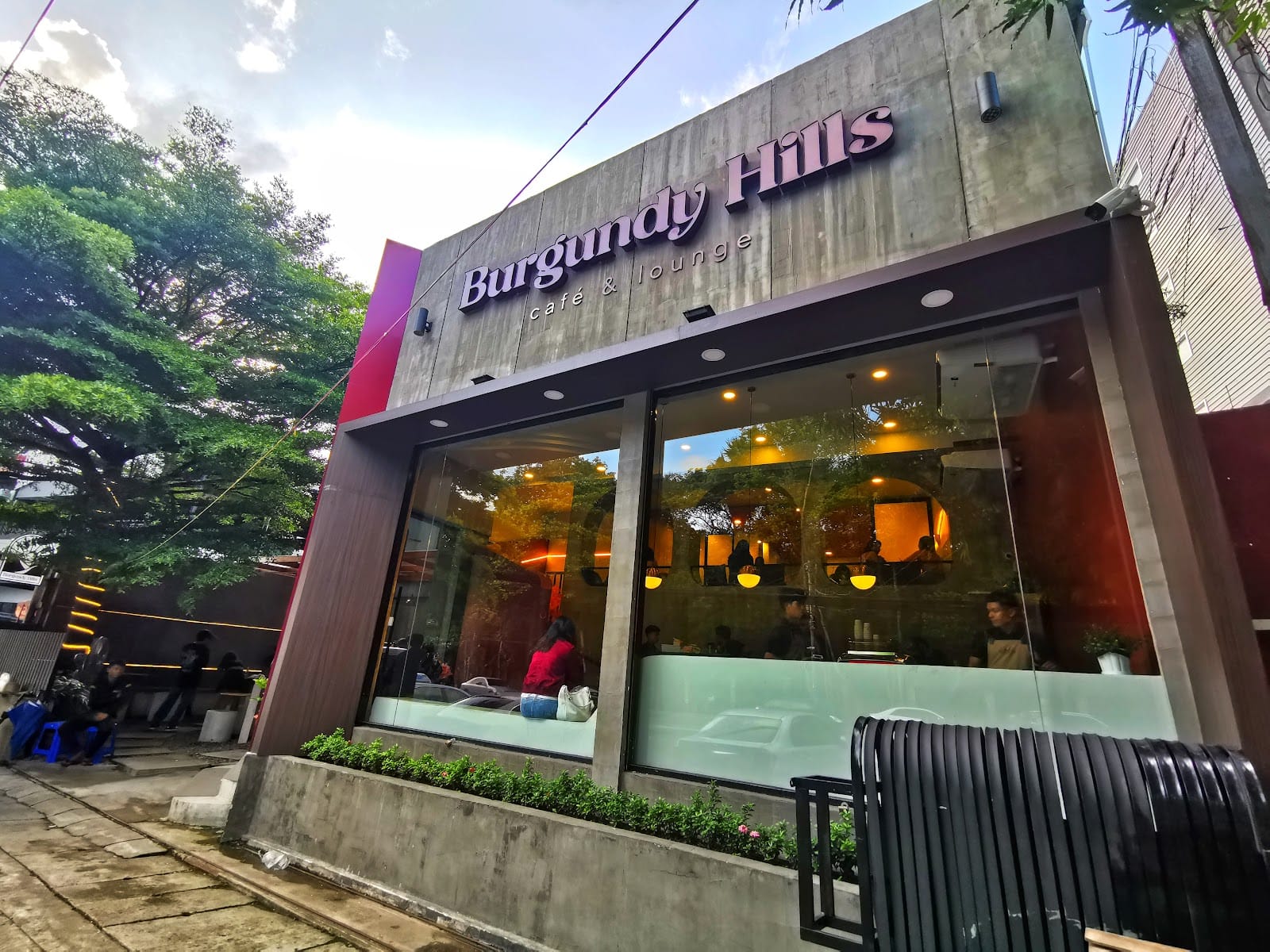 Burgundy Hills Café & Lounge