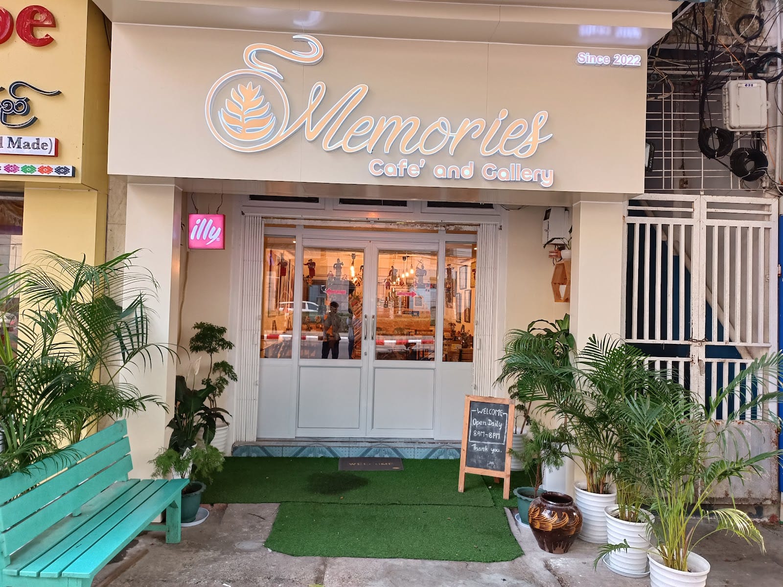 Memories Cafe' & Gallery